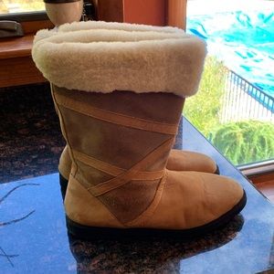Leather fuzzy lined boots